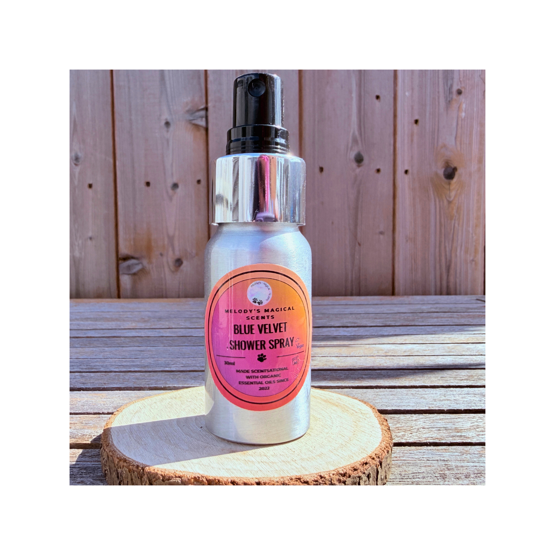 Silver spray bottle "Blue Velvet" with pink label on a wooden surface